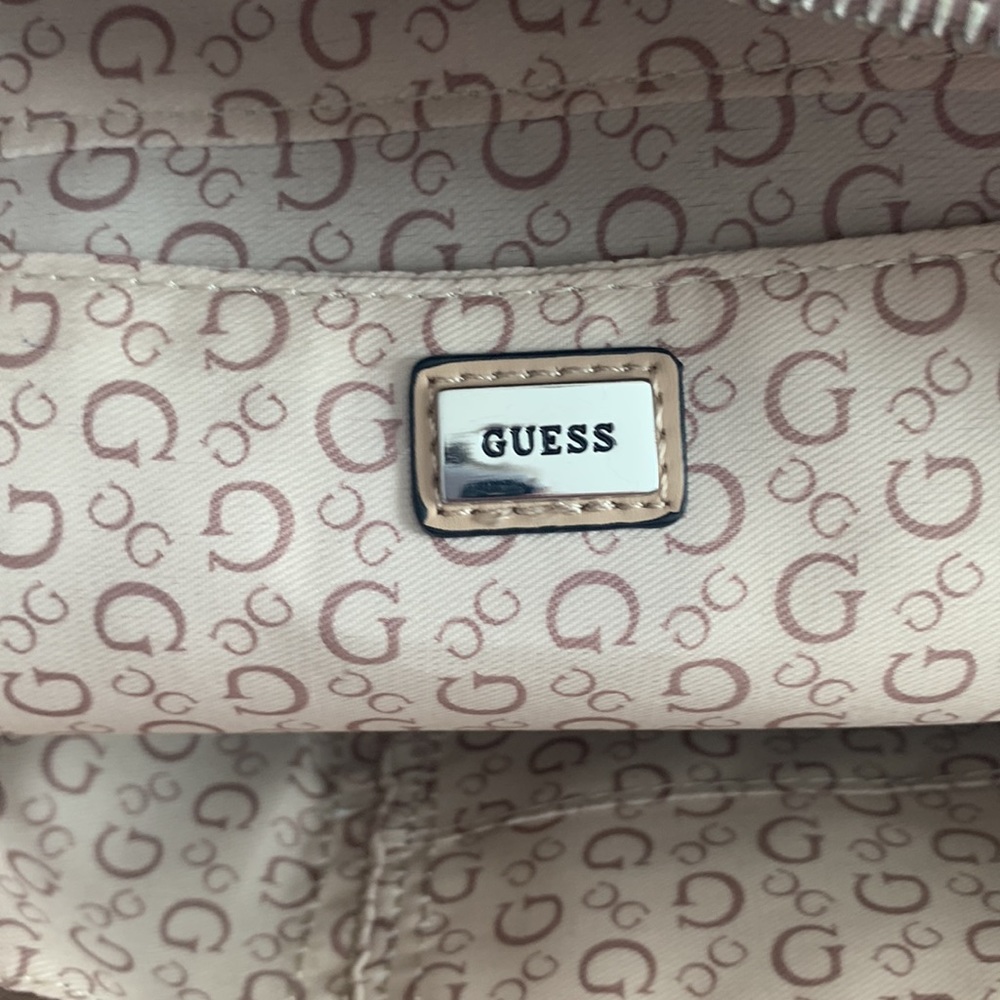 Guess backpack 🎒 - Picture 7 of 8
